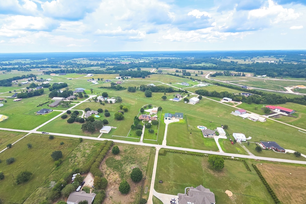 Aircraft Tours! Fly-in Hangar Apt in New Waverly