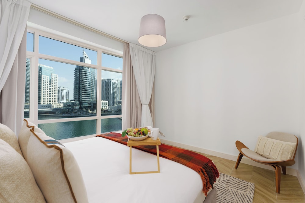 Maison Privee - Blissful Living w/ Dubai Marina Waterfront Views