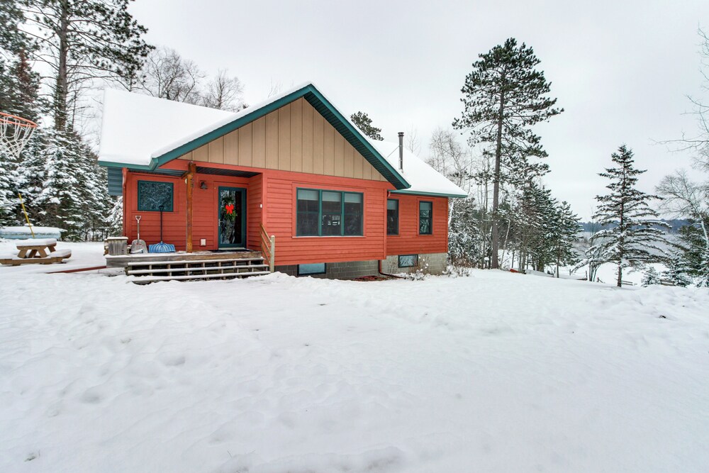 Dock & Foosball: Esquagama Lake Family Cabin