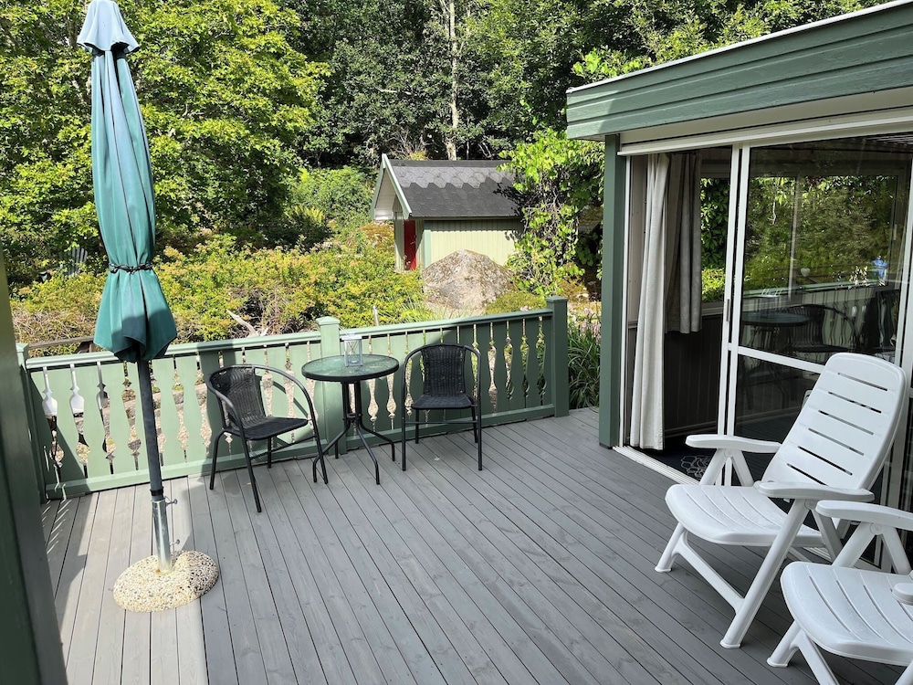 House with Hot Tub and Sauna 300 near the Lake
