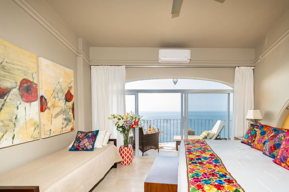 Breathtaking Ocean Views Quiet Penthouse