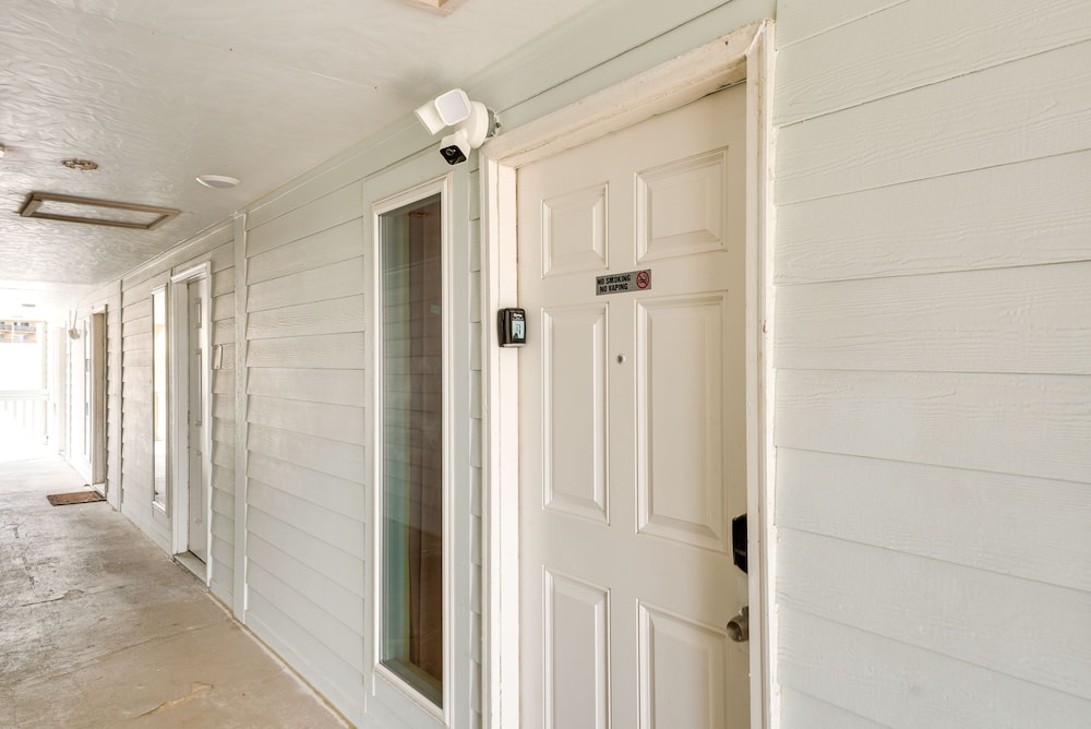 Hotel Beachfront Corpus Christi Condo w/ Pool Access! - Image 1