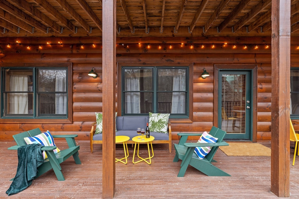 Yesteryear Mountain Charm Modern Vintage Retreat 5 Bedroom Home by Overmoon - Property Image 15