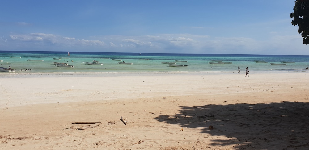 Ocean Breeze Lodge