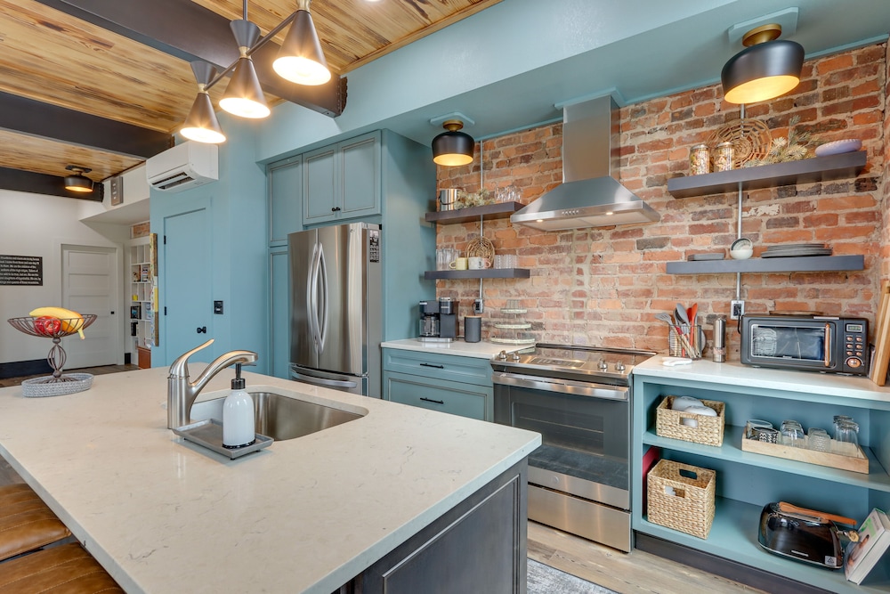 Luxurious Downtown Murphy Vacation Rental Loft! view 3