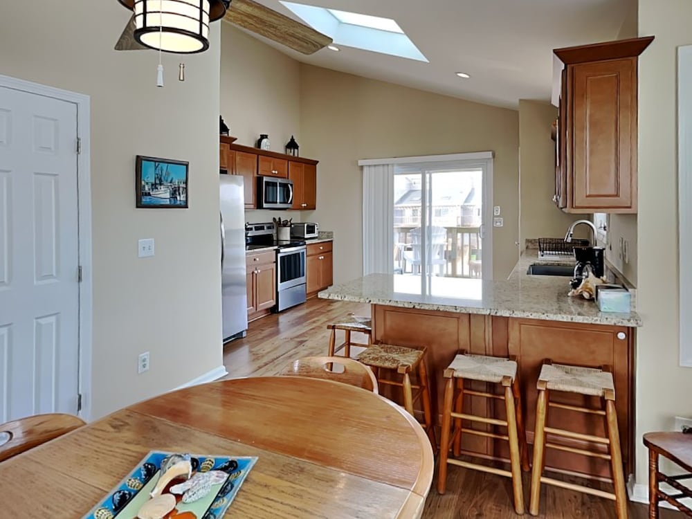 Pelican Nest by Topsail Realty