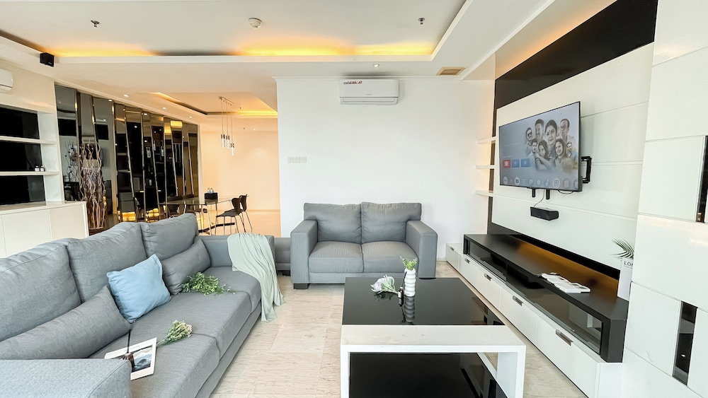 Spacious Luxury 2Br Apartment With Extra Room At Fx Residence