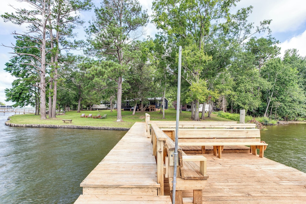 Lake Wateree Retreat: Dock & Screened Porch!