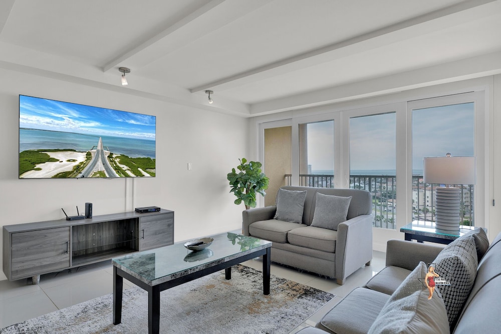 Bahia Mar-Solare Beachfront & Two Pools