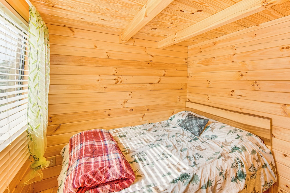 5 Mi to Susquehanna Boating! Secluded Log Cabin