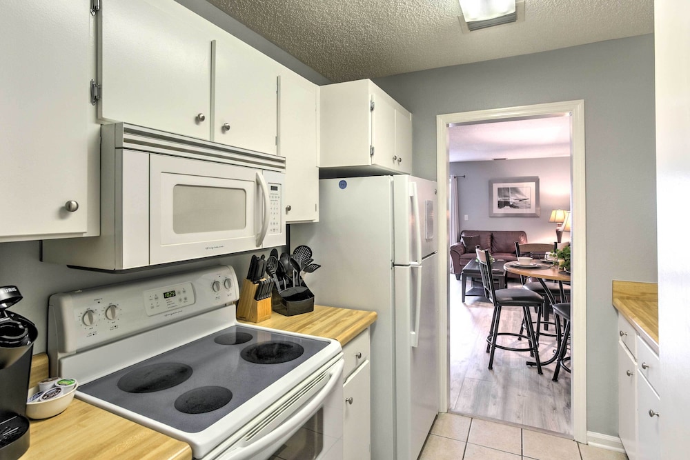 St Simons Island Vacations - Chic St Simons Townhome w/ Patio  Pool Access! - Property Image 5