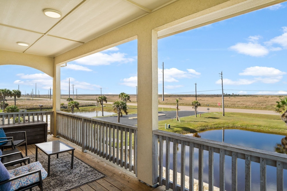 Huge Vacation Home! Community Boardwalk to the Beach