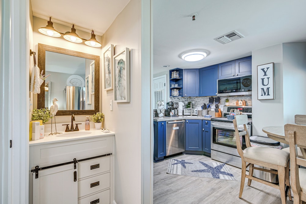Pools, Hot Tubs & Ocean Access: Myrtle Beach Condo