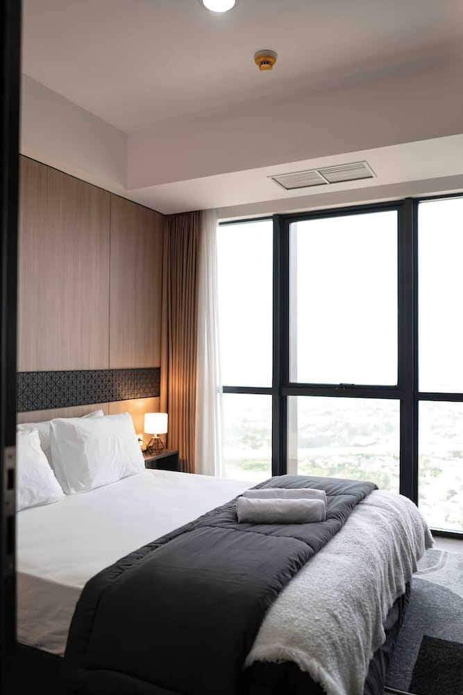 The Smith Luxury SkyView Apartments