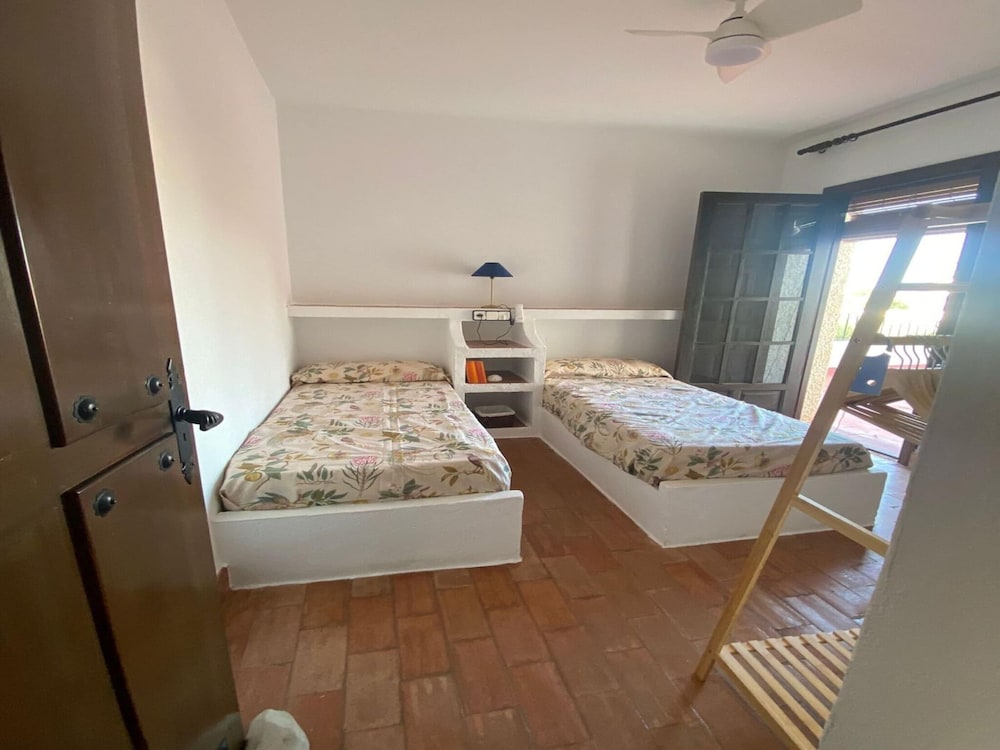 Spacious Holiday Home With Private Garden