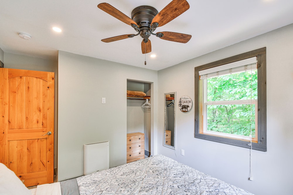 Woodsy 20-acre Retreat w/ Hot Tub in Mancelona