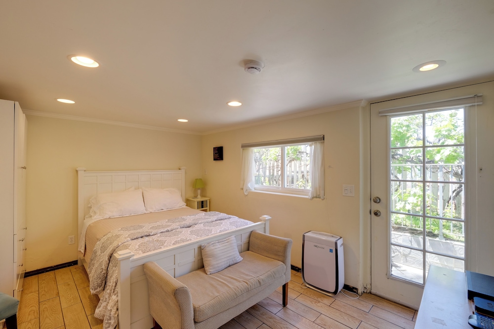 Walk to La Jolla Cove: Dtwn Cottage w/ Ocean View!