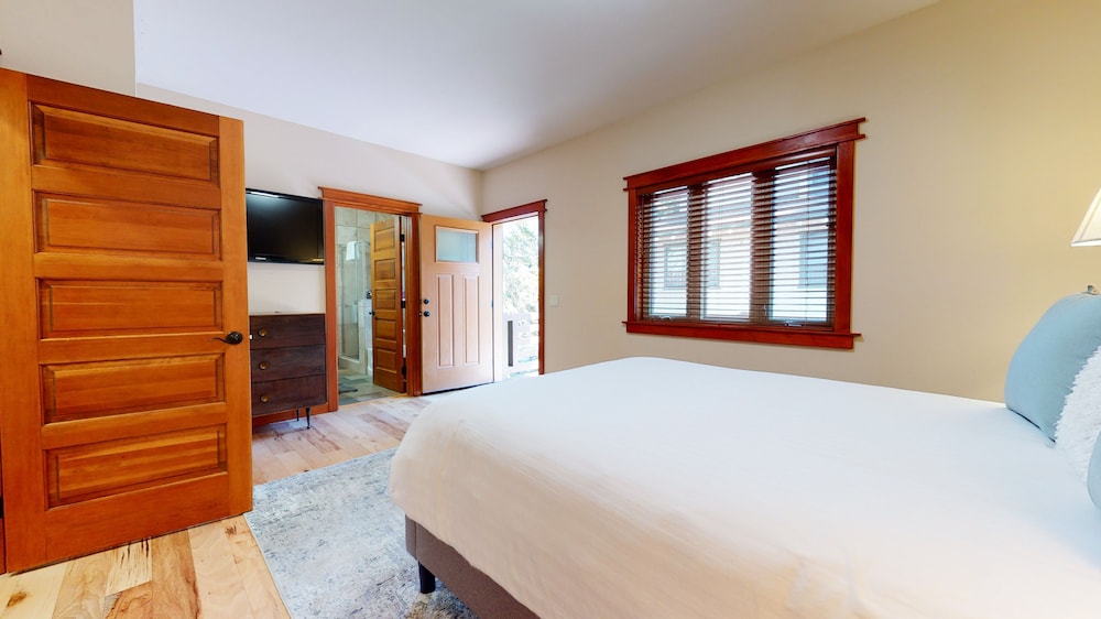 Red Slate Canyon - Modern 2-story Condo view 5