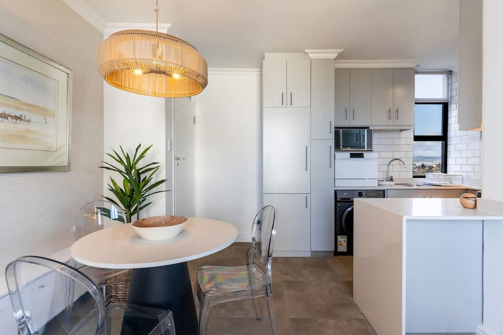 Modern 1 bed Table Mountain View Hideaway