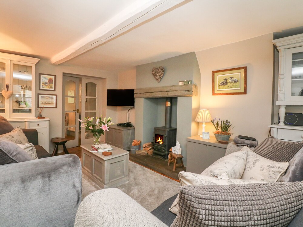 Hope Valley Vacations - Grange Cottage - Property Image 8