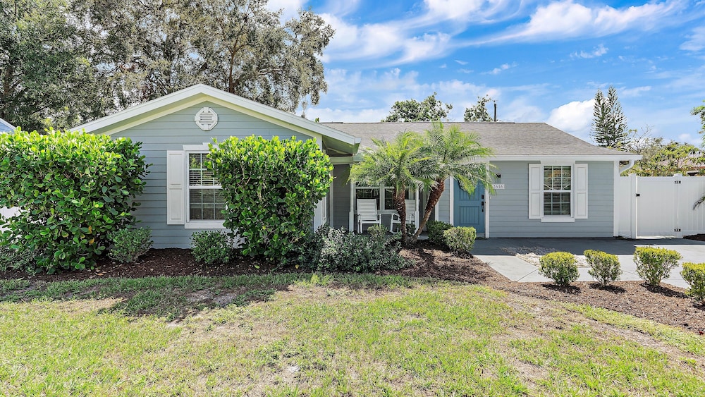 Kadima Kottage 2 Bedroom Home by RedAwning view 3