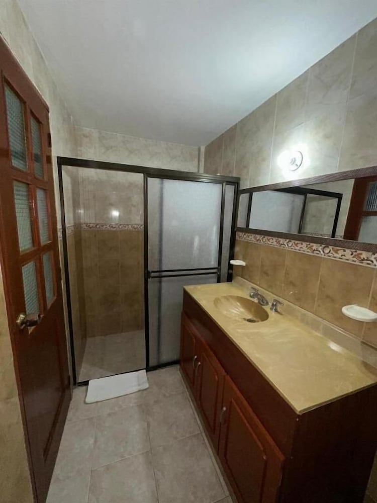 HOTEL LADYMAR