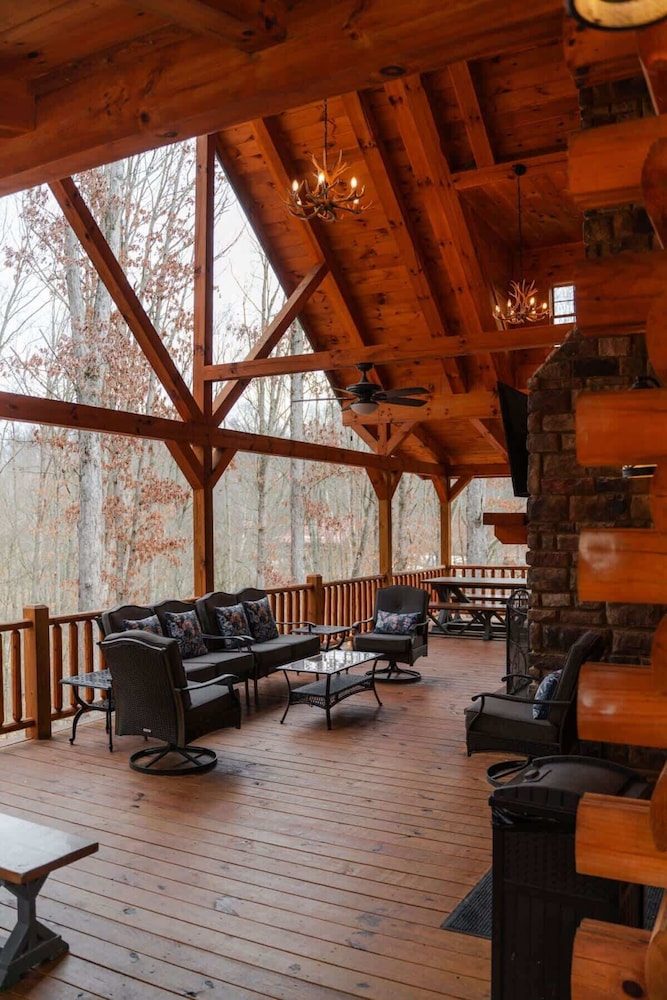 Sleeps 16! Luxury Cabin With Game Room & Hot Tub