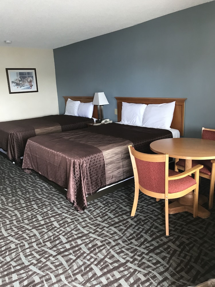 Carolina Inn & Suites of Lake Norman view 4