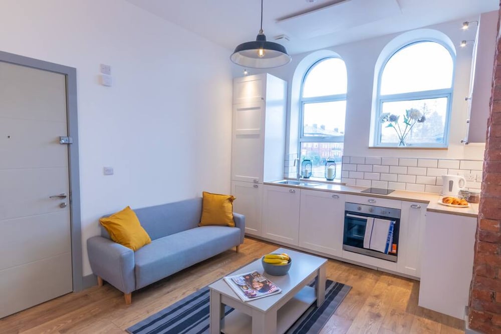 Stylish Immaculate New Apartment Near Salford Quays By Pillo Rooms view 3