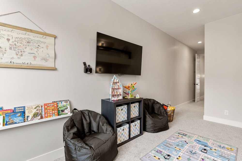 Weekend Vibes 5 Bedroom Townhouse