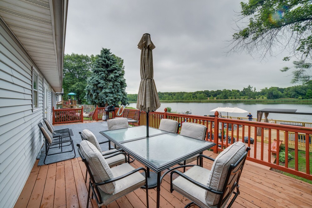 Kayaks & Fire Pits: Waterfront Portage Getaway!