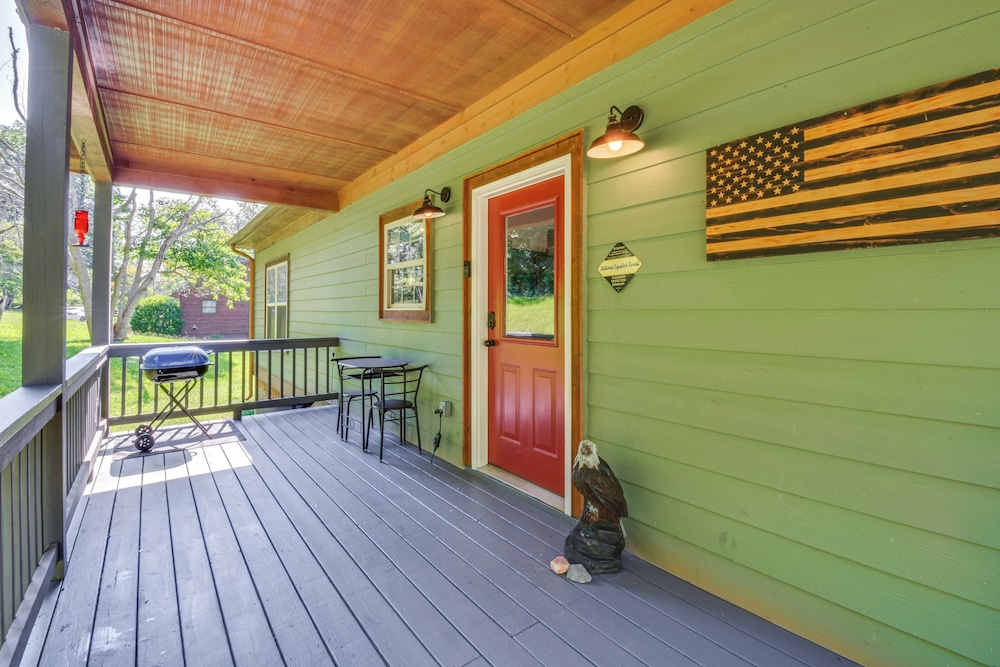 Hiawassee Cabin Near Lake Chatuge + AT Trailheads