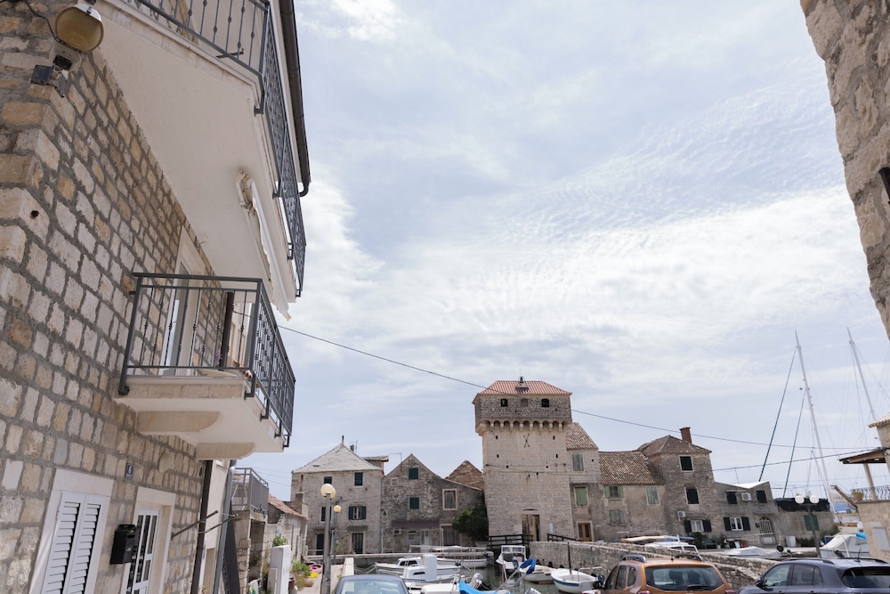 Apartments Kastilac with sea view