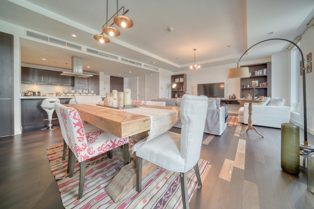 Sleek and Convenient 1BR Apt in Difc
