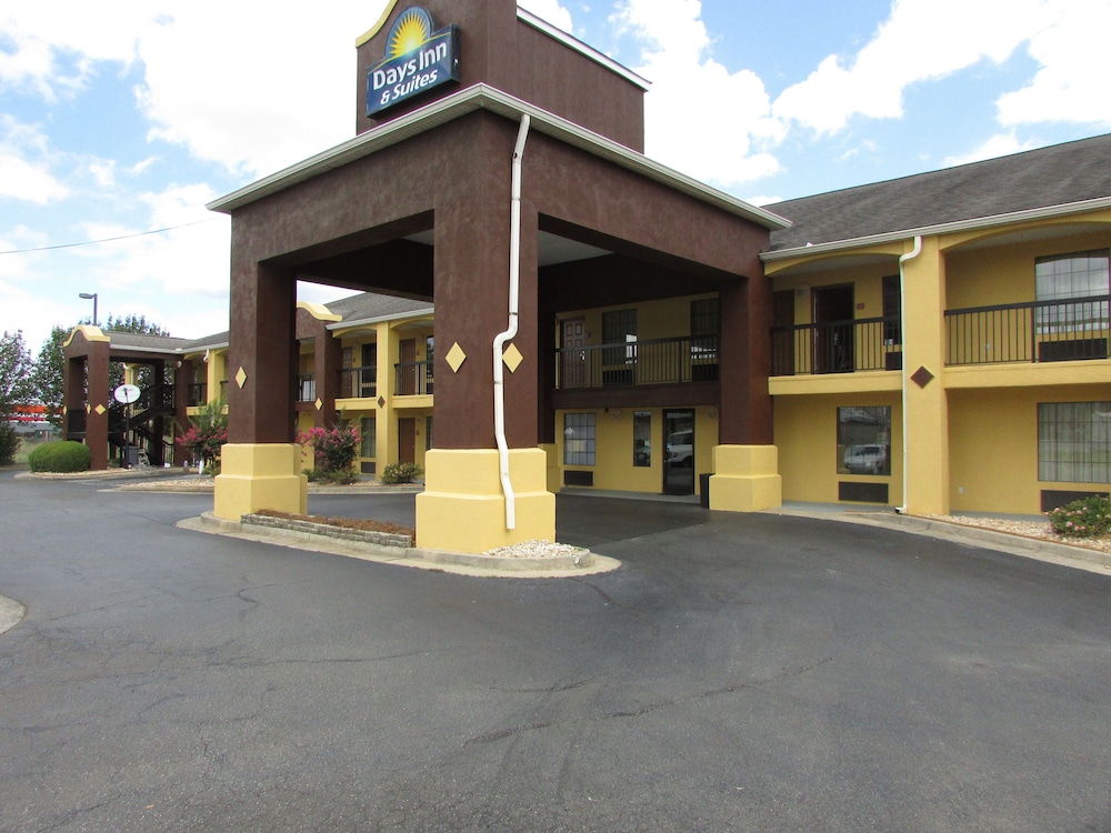 Days Inn Suites by Wyndham Fort Valley - Property Image 15