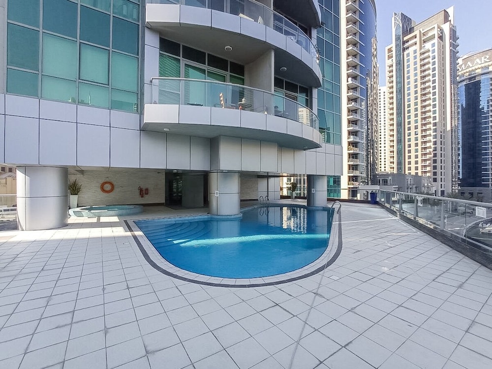 Refined 1BR Retreat in The Point Tower - Marina