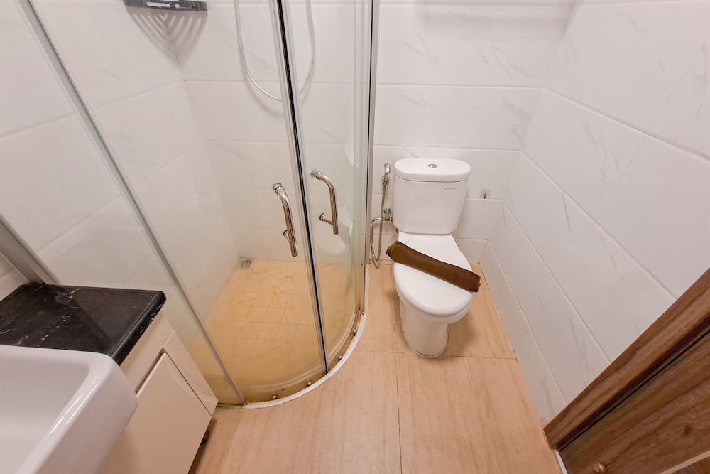 Monochromatic 2Br With Extra Working Room Apartment Sky House Bsd
