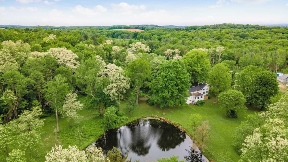 Pondfront Gem Minutes From Hudsons Best Shops & Cafes The Stillwater House
