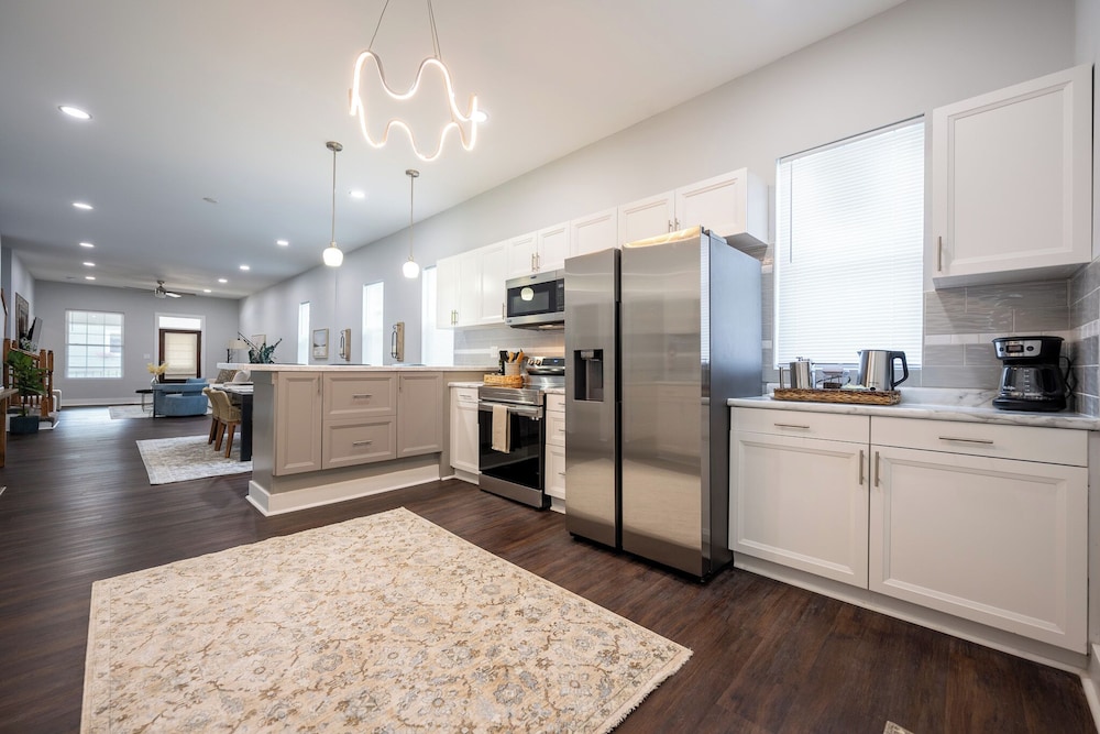 Spacious 5-Bedroom Blue Bungalow