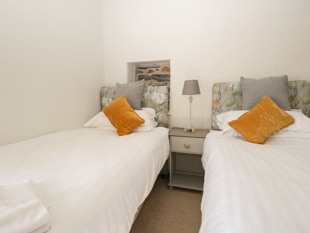 1 Sunny Point Cottages