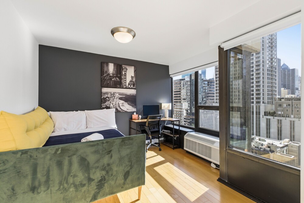 2bd River North Million Dollar Views! Parking Incl 2 Bedroom Condo