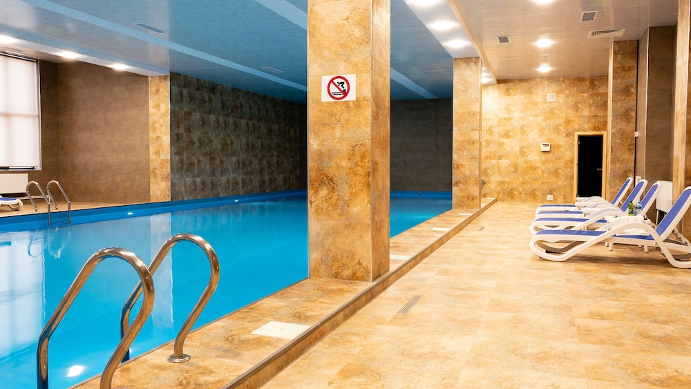 1BR with Balcony Pool & Sauna