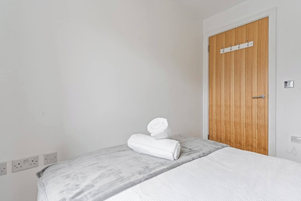 3-bed Elegant House Near Museums, Bullring & Parks