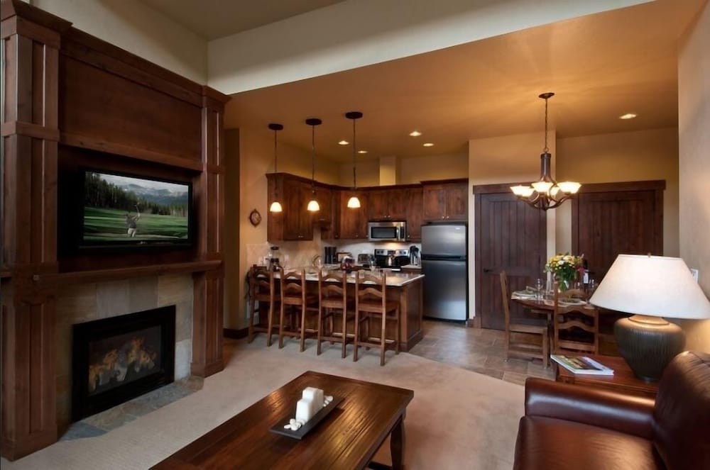 Grand Lodge On Peak 7 4 Bedroom Condo by RedAwning