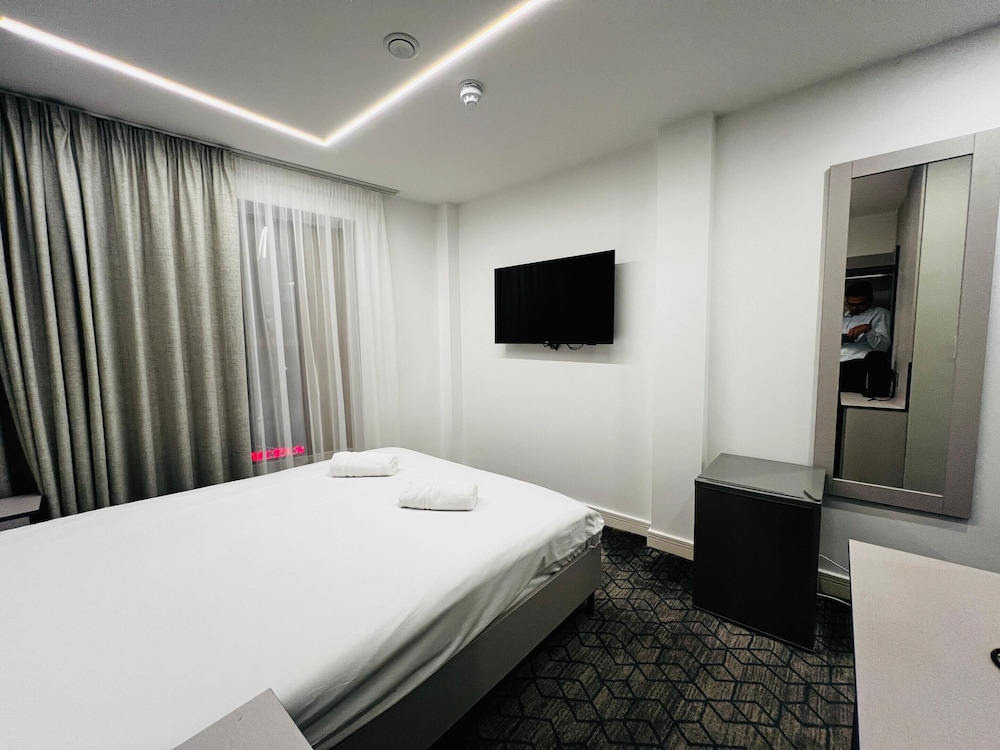 Ilford Vacations - Ilford Grand Hotel - Property Image 27