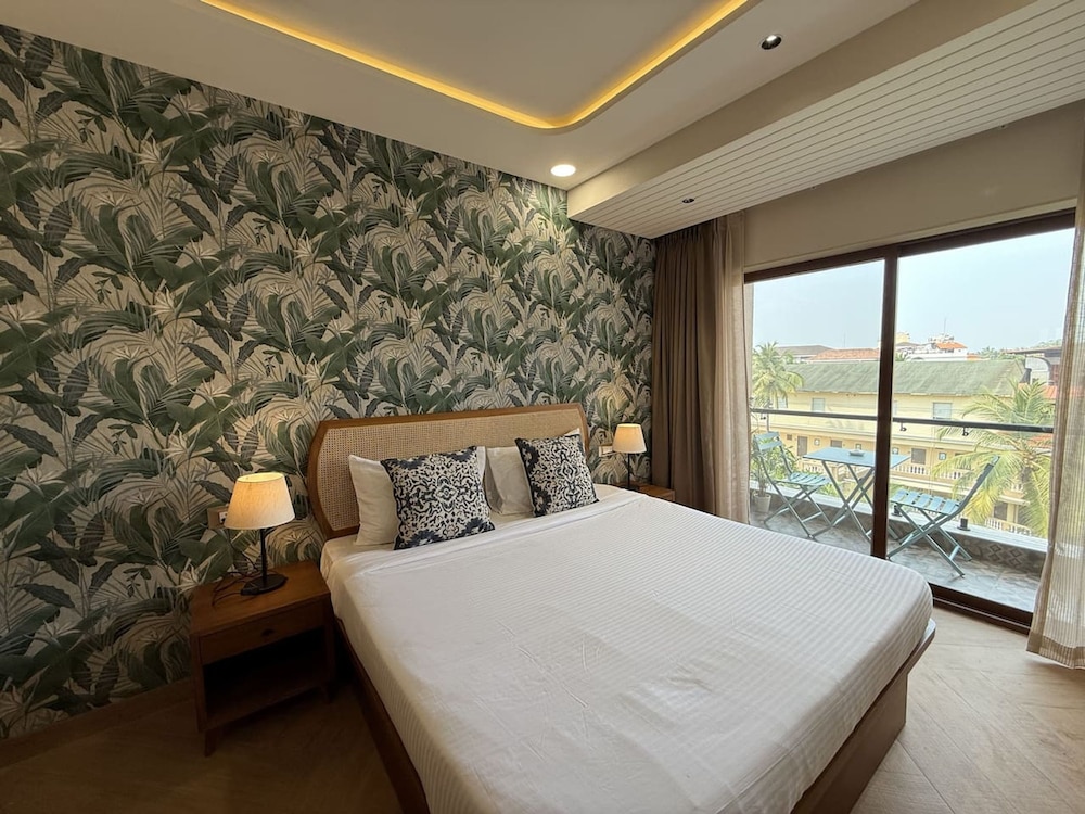 Stylish 1BR With Pool 5 Mins to Candolim Beach