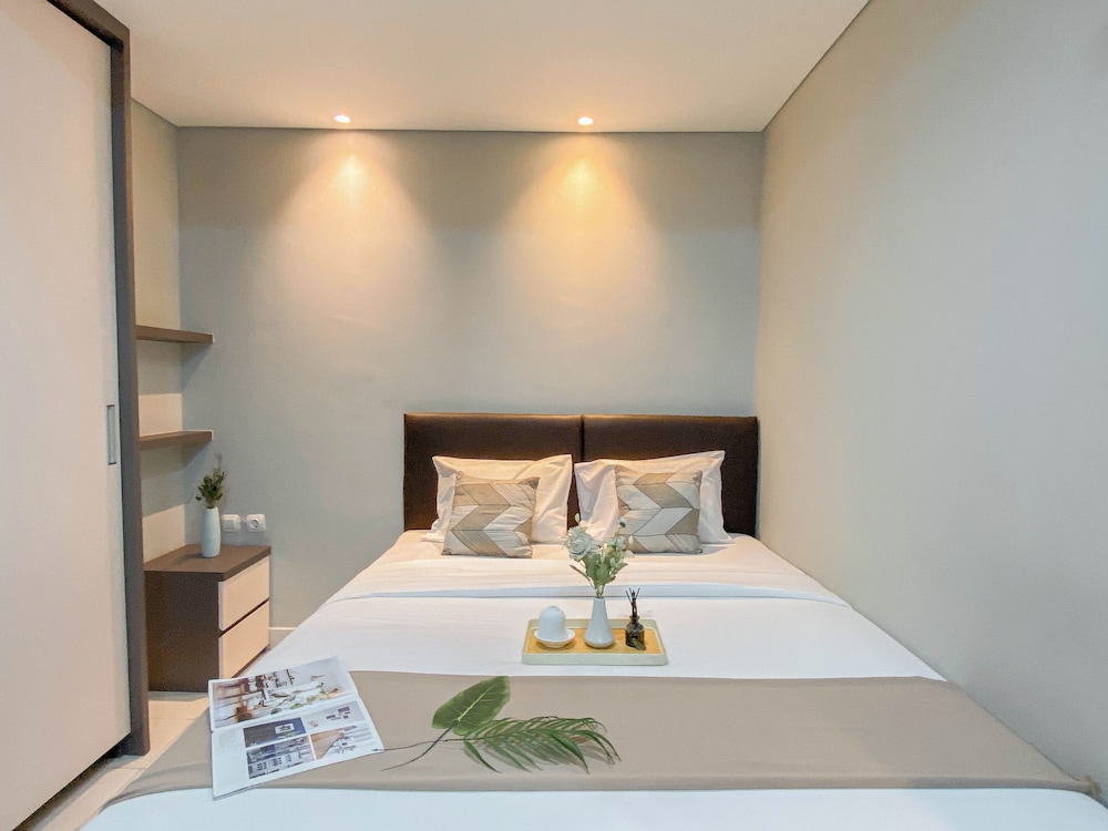 Homey And Modern 2Br At Patraland Urbano Apartment
