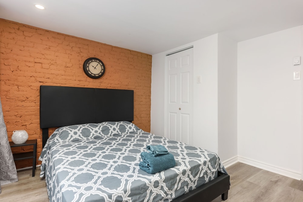 3 Bedroom Loft in Downtown Free parking - Image 5