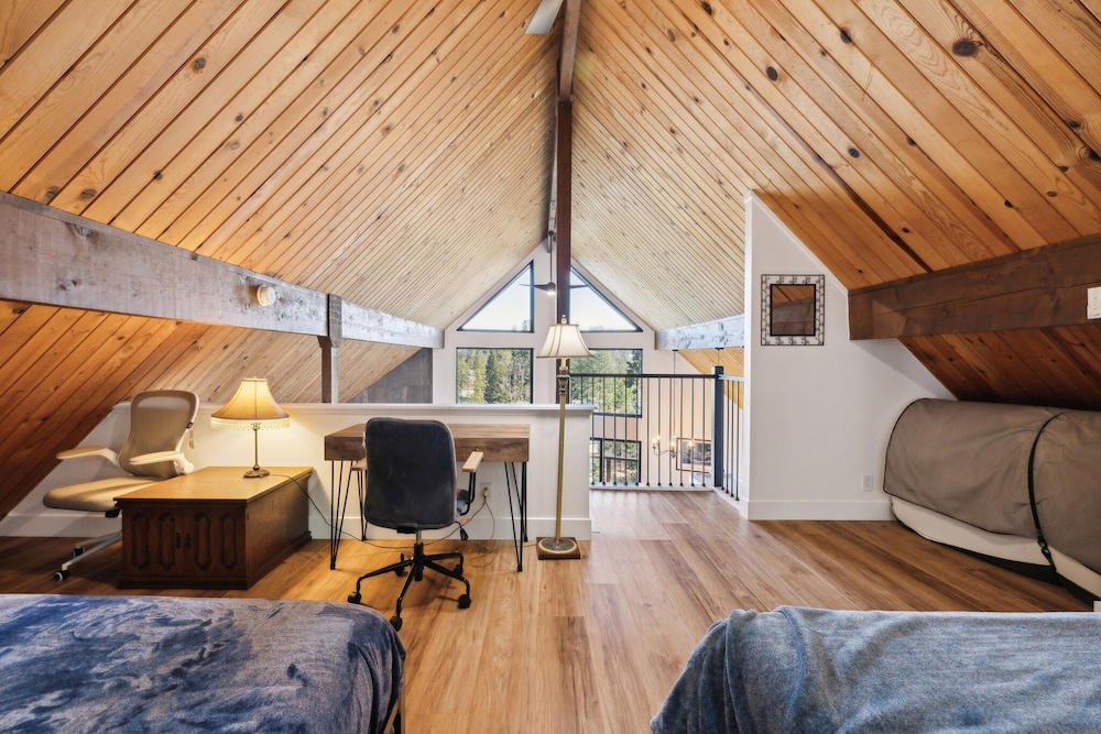 Golden Peak Cabin 3 Bedroom Home by Yosemite Region Resorts