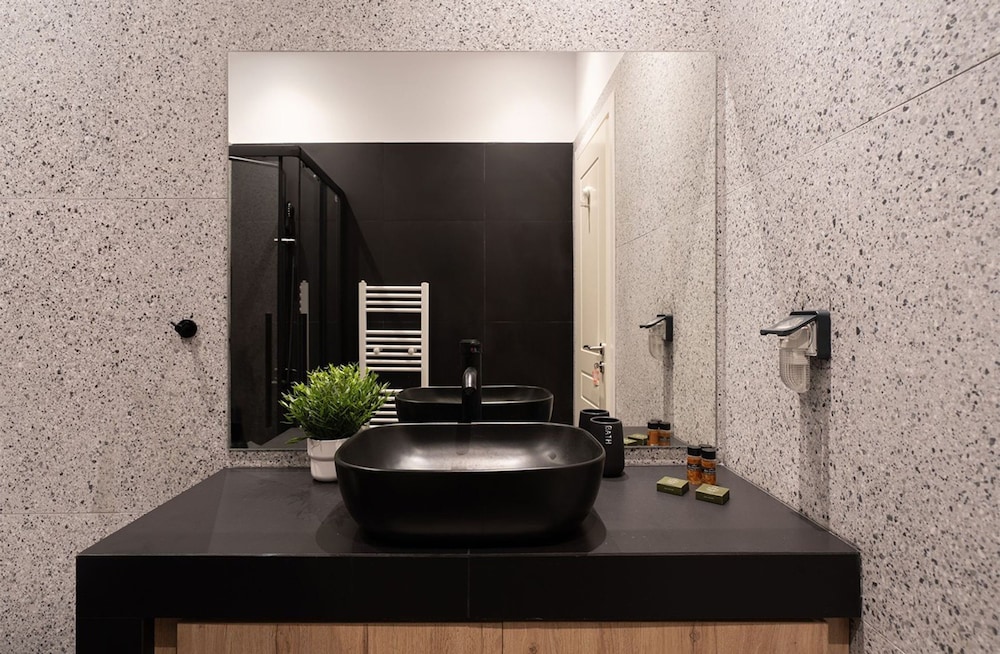 LIV - Cozy Urban Apartment in Pagrati